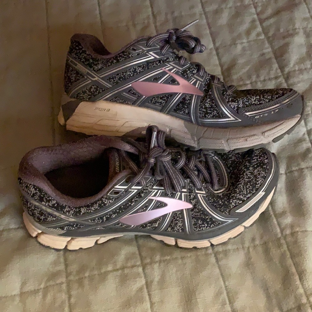 Brooks GTS 17 Running Shoes